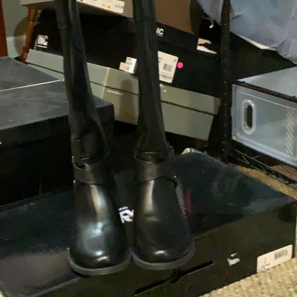 #194 GBC Woman’s Black Leather  knee Boots Sz 8.5M NWOT - Picture 2 of 7